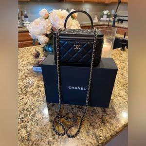 Chanel Lambskin Quilted Small Top Handle Vanity Case With Chain Black